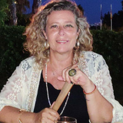 DRA. Mª DEL VALLE DE MOYA MARTÍNEZ